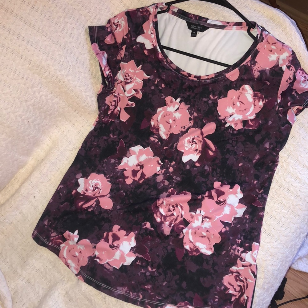 Simply Vera- Vera Wang size M Floral Shirt